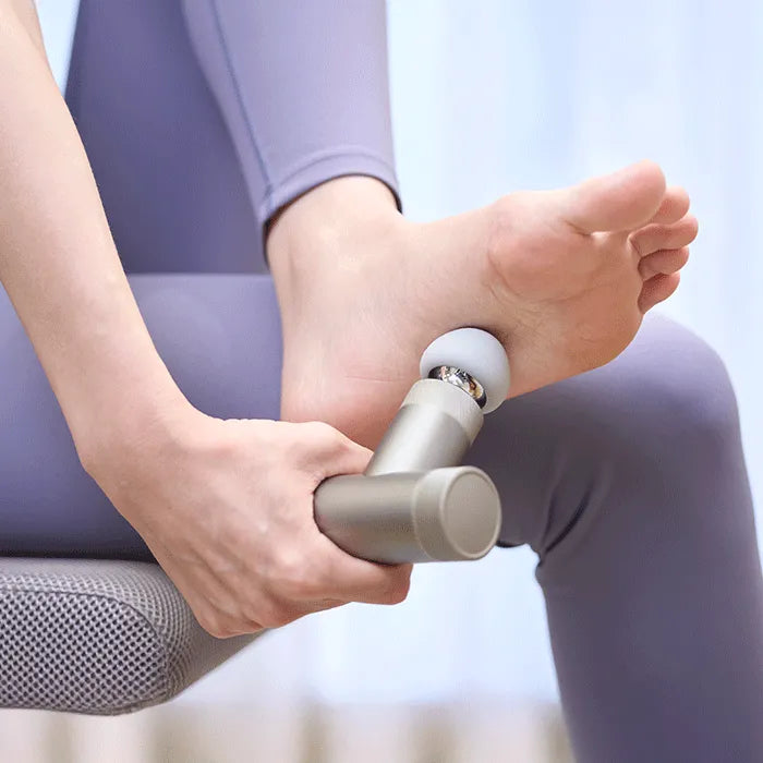 深部まで届くピンポイント刺激が可能で、手の平や足裏などの小さな筋肉に最適です。