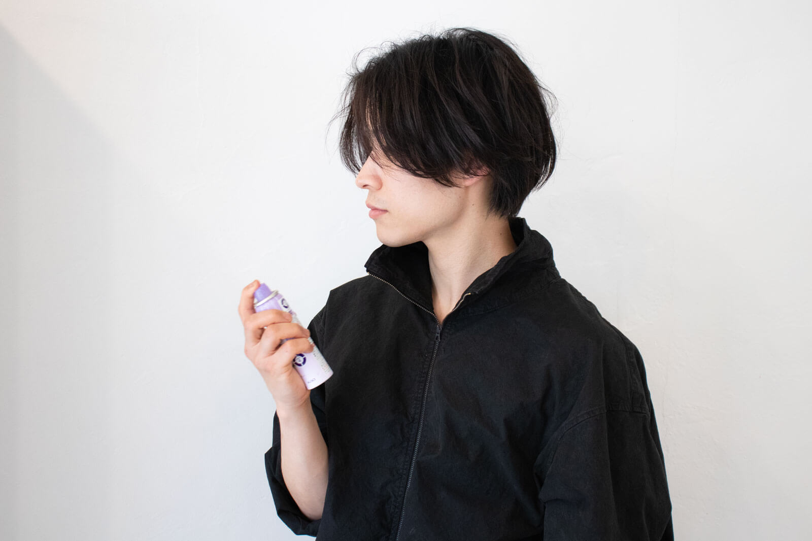 髪全体に均一にスプレーする